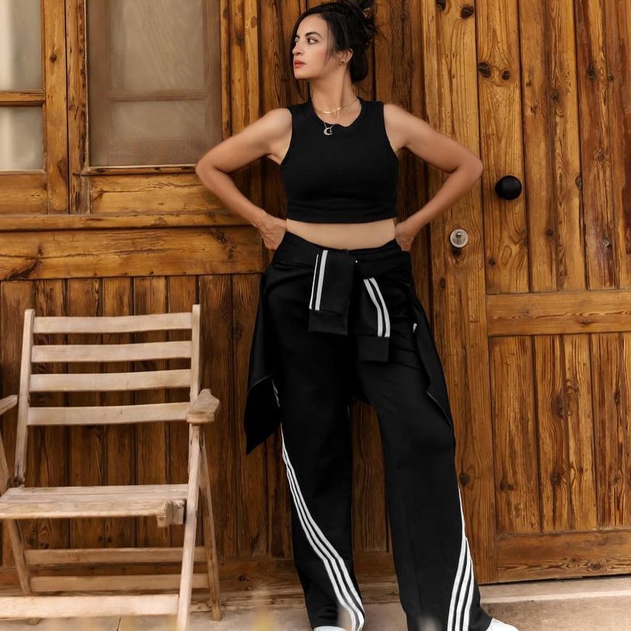 بنطلون واسع Adidas بـ3 خطوط جانبية