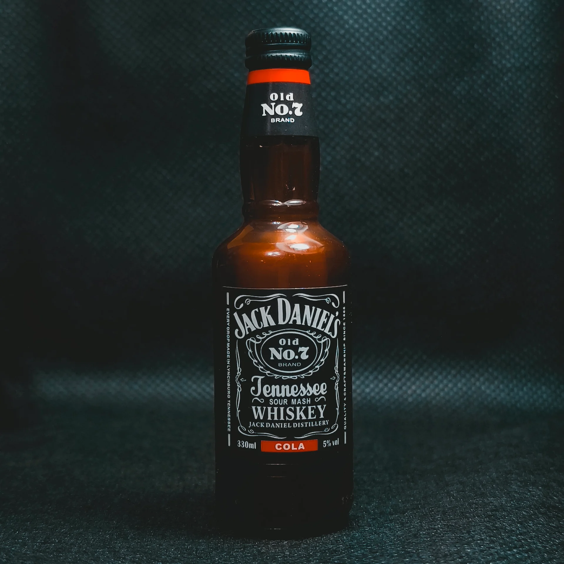 ولاعة غاز بتصميم زجاجة "Jack Daniel's" - لهب سفلي (تصميم مبتكر)