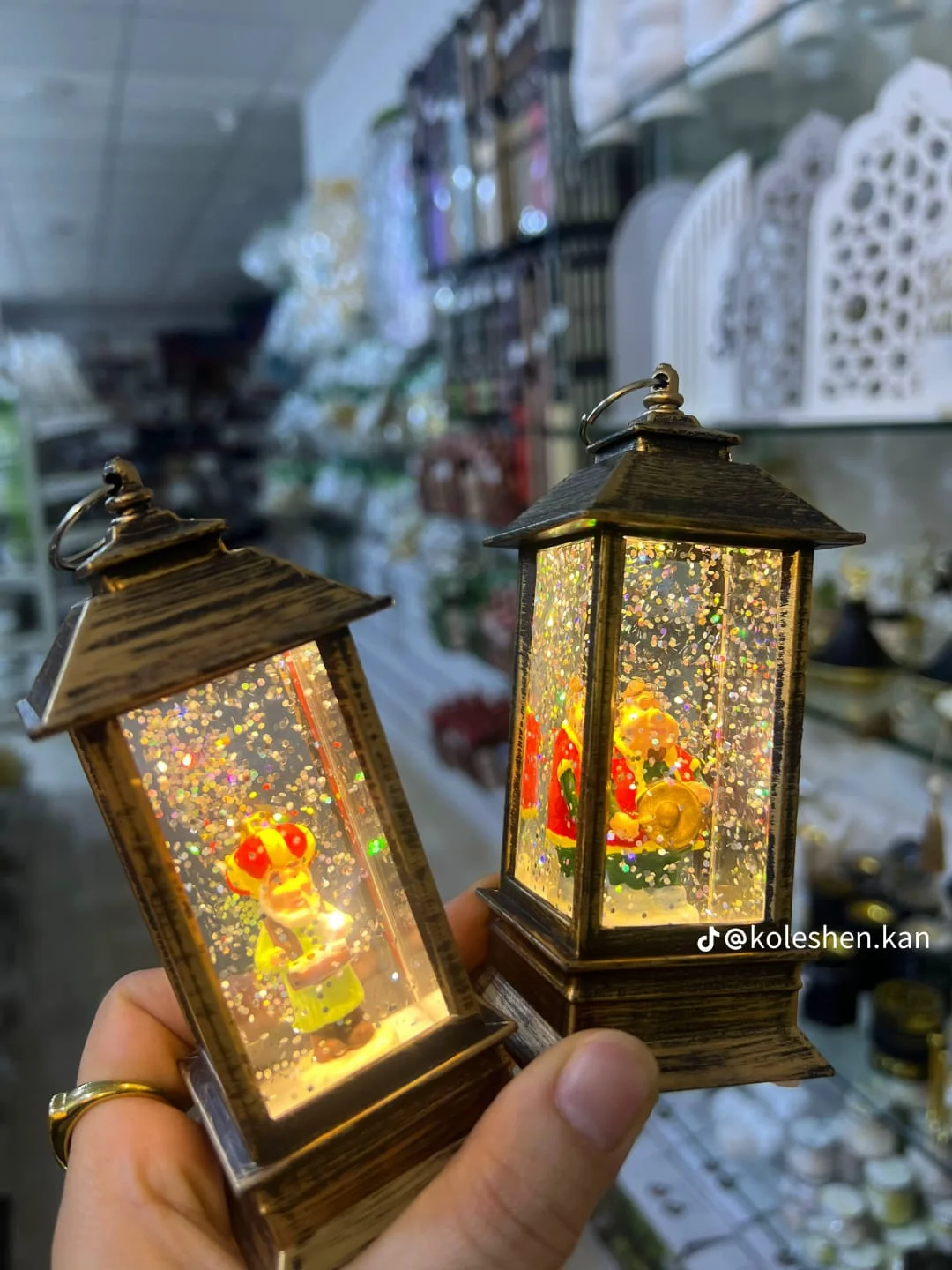 فانوس رمضان مضيء بتصميم "فنانيس" زيت - ديكور رمضاني عصري
